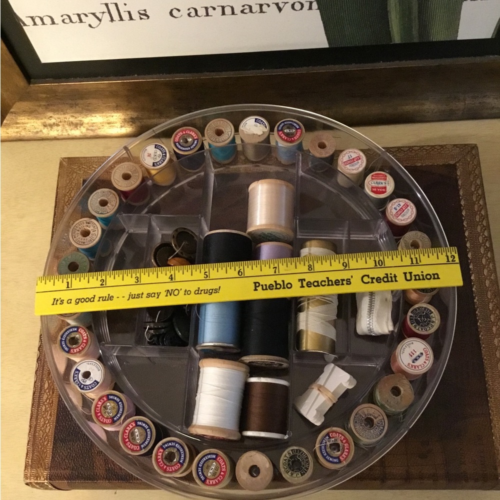 COPY - VTG Thread Sewing Storage Container - Picture 9 of 9